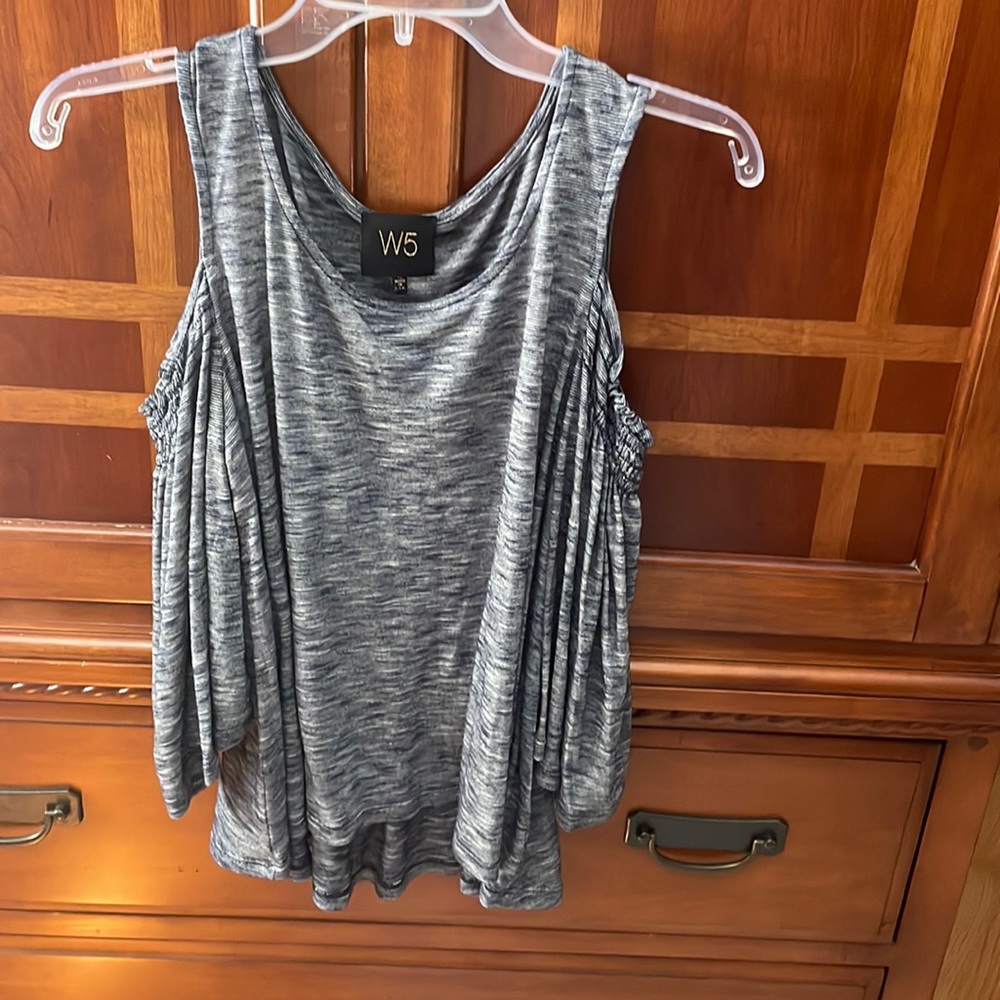 W5 open shoulder flowy top